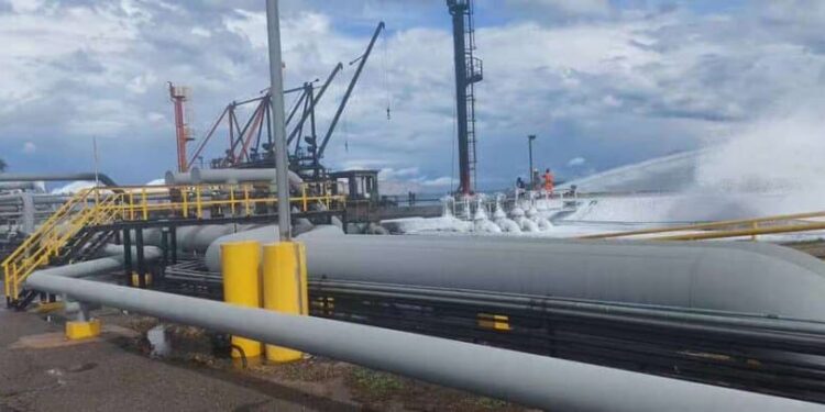 Muelle de PDVSA en Guaraguao. Foto @TareckPSUV