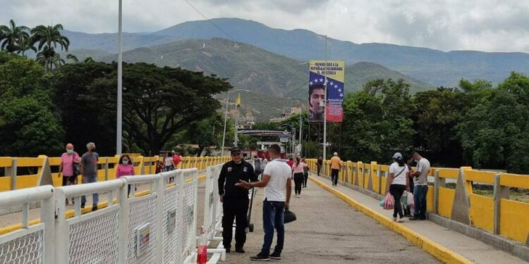 Frontera Colombia Venezuela. Foto de archivo.