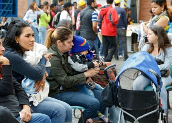 Las mujeres migrantes venezolanas figuran entre los grupos más afectados por la desigualdad laboral | Por: GUILLERMO TORRES | SEMANA