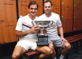 Severin Luthi junto a Federer después de ganar el Australian Open. Foto Clive Brunskill Getty Images)
