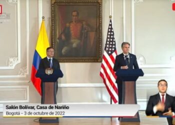 El presidente de Colombia, Gustavo Petro, y el secretario de Estado, de Estados Unidos, Anthony Blinken. Foto captura de video.