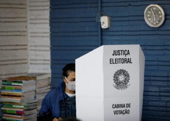 Más de 156 millones de votantes estaban habilitados para vota (REUTERS/Diego Vara)