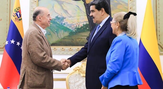 Nicolás Maduro y Álvaro Leyva Durán, Canciller de Colombia. Foto @PresidencialVen