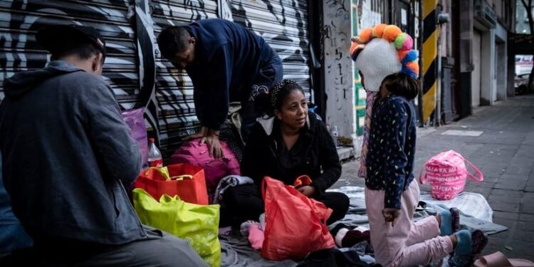 Los migrantes venezolanos que han llegado a Ciudad de México, albergan la esperanza de un salvoconducto que les permita permanecer en el país. NAYELI CRUZ