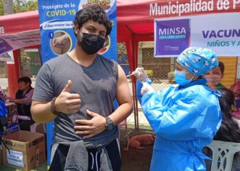 Vacunación en Perú. Foto @Minsa_Peru