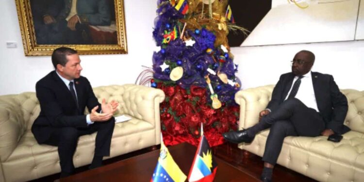 Canciller de Maduro Carlos Faria y el Canciller de Antigua y Barbuda, E. P. Chet Greene. Foto @Fariacrt