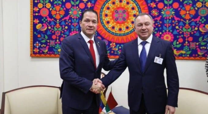 Carlos Faria y el Canciller de Belarus, Vladimir Makéi. Foto @Fariacrt