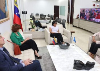 Delcy Rodríguez y la Directora Regional para América Latina y El Caribe del Programa Mundial de Alimentos (PMA) de las Naciones Unidas, María Dolores Castro Benítez. Foto @ViceVenezuela