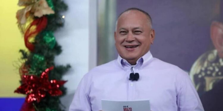 Diosdado Cabello. Foto Con el mazo.