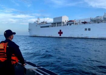 El buque hospital USNS Comfort de Estados Unidos. Foto Twitter.