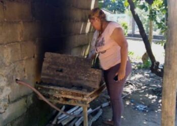 En el sector Cachipo en Monagas a falta de gas doméstico cocinan en fogones. Foto cortesía.
