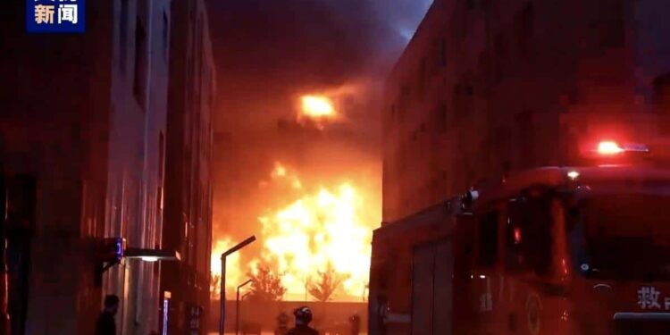 Incendio fábrica China. Foto agencias.