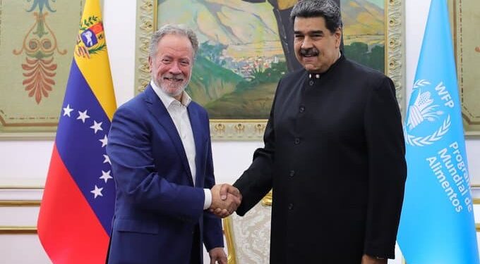 Nicolás Maduro y el Director General del Programa Mundial de Alimentos de las Naciones Unidas, David Muldrow Beasley. Foto @PresidencialVen