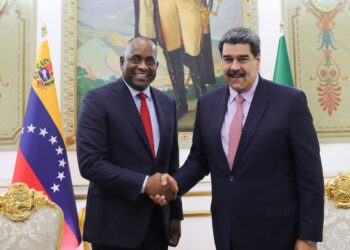 Nicolás Maduro y el Maduro recibe al primer ministro de Dominica, Roosevelt Skerrit. Foto @PresidencialVen