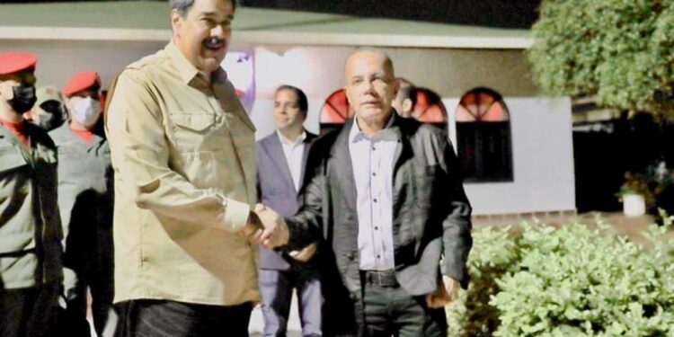 Nicolás Maduro y el gobernador del Zulia, Manuel Rosales. Foto @PresidencialVen