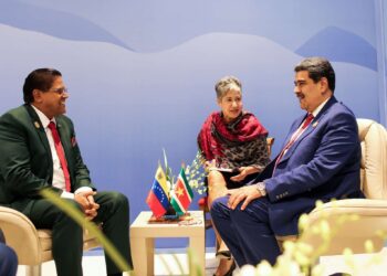 Nicolás Maduro y el presidente de Suriname, Chan Santokhi. Foto RNV