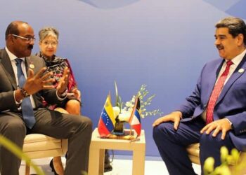 Nicolás Maduro y el primer ministro de Antigua y Barbuda, Gaston Browne. Foto RNV