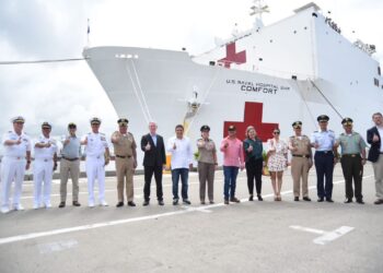 Presidente de Colombia, Gustavo Petro, buque hospital USNS Comfort. Foto @petrogustavo