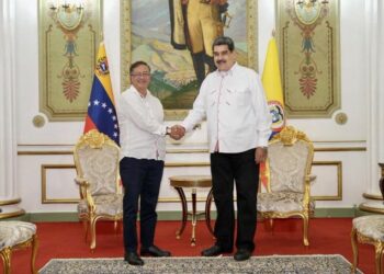 Presidente de Colombia, Gustavo Petro y Nicolás Maduro en el Palacio de Miraflores. Foto @AABenedetti