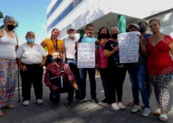 Protesta por el agua de los vecinos de Bella Vista en Barquisimeto. Foto Radio Fe y Alegría Noticias.