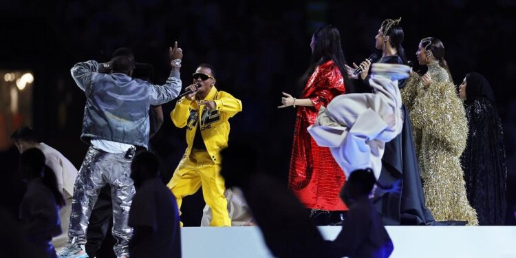 Lusail (Qatar), 18/12/2022.- Artists perform during the Closing Ceremony prior to the FIFA World Cup 2022 Final between Argentina and France at Lusail stadium in Lusail, Qatar, 18 December 2022. (Mundial de Fútbol, Francia, Estados Unidos, Catar) EFE/EPA/Ronald Wittek