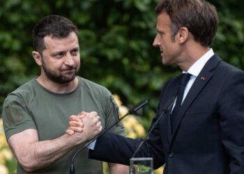 Emmanuel Macron y Volodymyr Zelensky. Foto agencias.