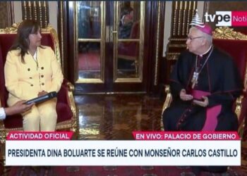 La presidenta Dina Boluarte sostuvo este miércoles una reunión con el arzobispo de Lima, Carlos Castillo. Foto @DiarioElPeruano