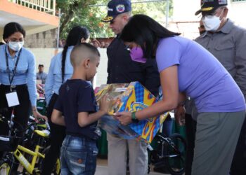 Las Tejerías, entrega de juguetes. Foto Últimas Noticias.