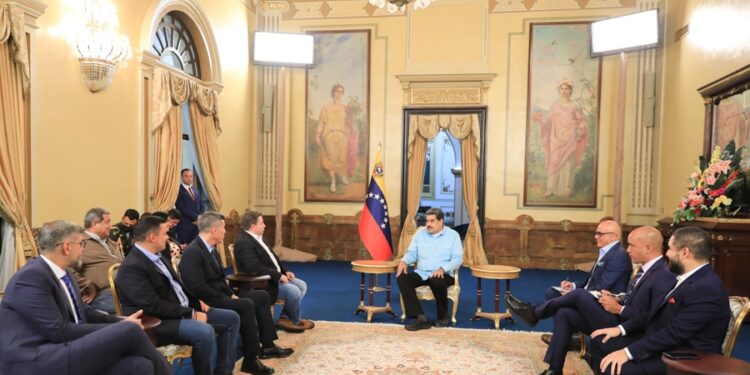 Nicolás Maduro y Fuerza Vecinal. Foto @PresidencialVen