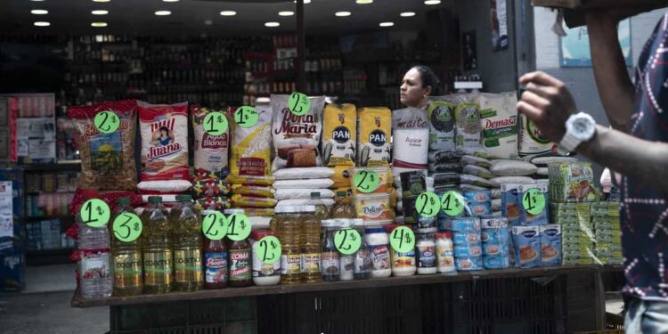 Productos, precios Venezuela. Foto de archivo.