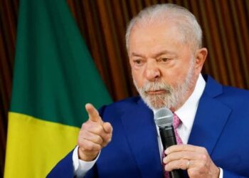 El presidente de Brasil, Luiz Inácio Lula da Silva, asiste a una reunión ministerial en el Palacio de Planalto en Brasilia, Brasil, 6 de enero de 2023 (REUTERS)