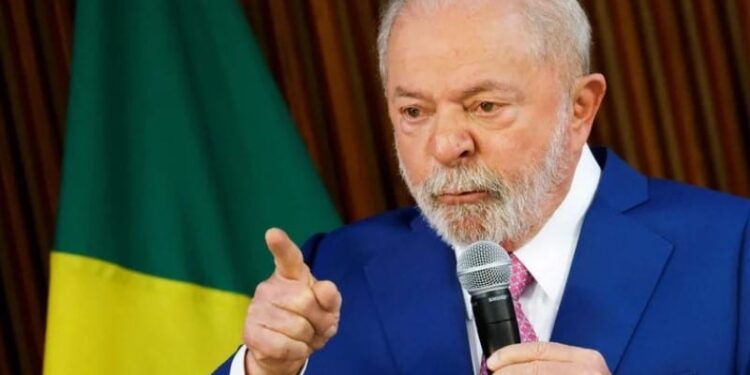 El presidente de Brasil, Luiz Inácio Lula da Silva, asiste a una reunión ministerial en el Palacio de Planalto en Brasilia, Brasil, 6 de enero de 2023 (REUTERS)