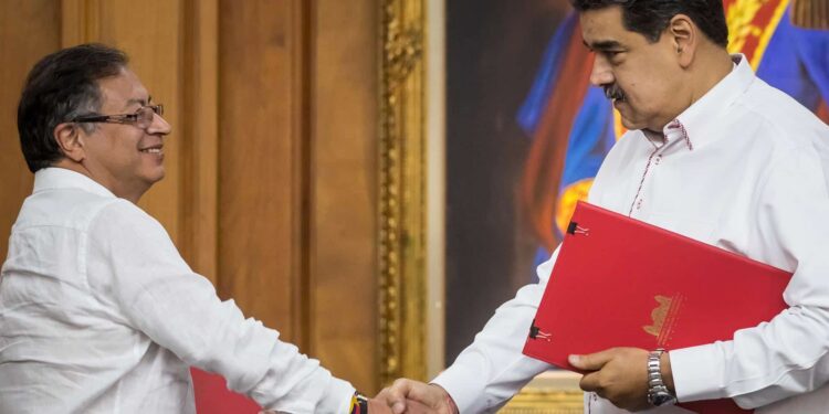 Presidente de Colombia, Gustavo Petro y Nicolás Maduro. Foto agencias.
