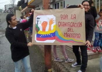 Salario maestros, protesta. Foto José Leonel Gutiérrez. Radio Fe y Alegría Noticias.