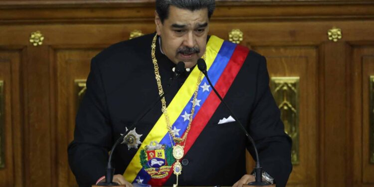 ACTUALIZACIÓN - AME5954. CARACAS (VENEZUELA), 12/01/2023.- El presidente de Venezuela, Nicolás Maduro, ofrece un discurso ante la Asamblea Nacional durante una rendición de cuentas sobre su Gobierno en el año 2022, hoy, en Caracas (Venezuela). El presidente de Venezuela, Nicolás Maduro, pidió este jueves a su homólogo estadounidense, Joe Biden, que levante "todas las sanciones" aplicadas por el Gobierno norteamericano al país caribeño en los últimos años. EFE/ Miguel Gutiérrez