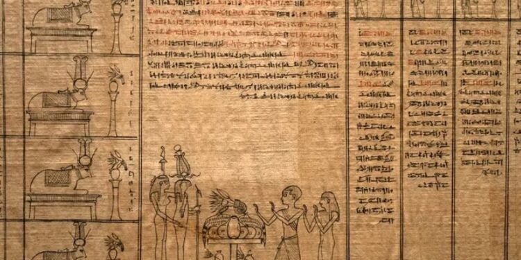 Una sección del papiro de 16 metros de largo llamado Papiro Waziri-1 que contiene inscripciones del Libro de los Muertos que datan del año 50 a. C. (AP Photo/Amr Nabil)