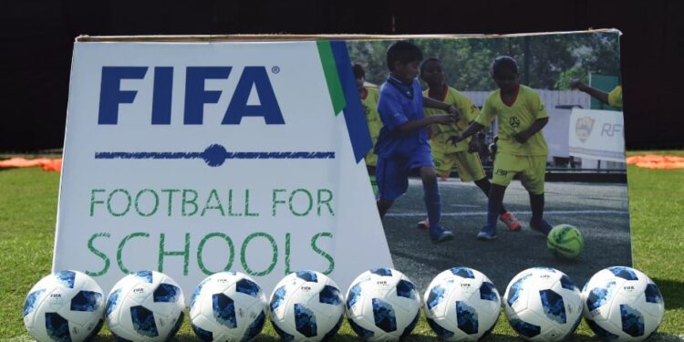 FIFA. Programa Football for Schools. Foto agencias.