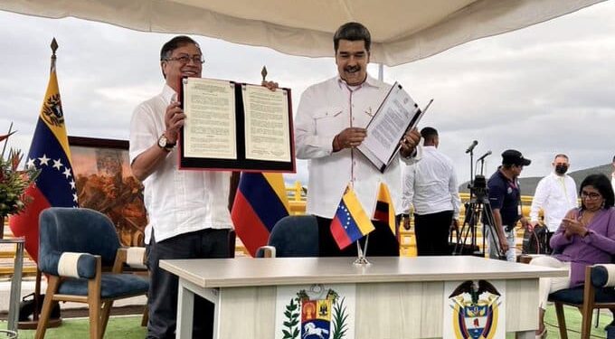 Gustavo Petro y Nicolás Maduro. Foto @luchaalmada