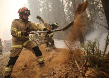 La Unión Europea despliega más de 250 socorristas en incendios de Chile. Foto agencias.