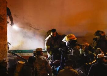 Autoridades confirmaron que el incendio habría sido provocado tras una protesta migrante. (REUTERS Jose Luis Gonzalez)