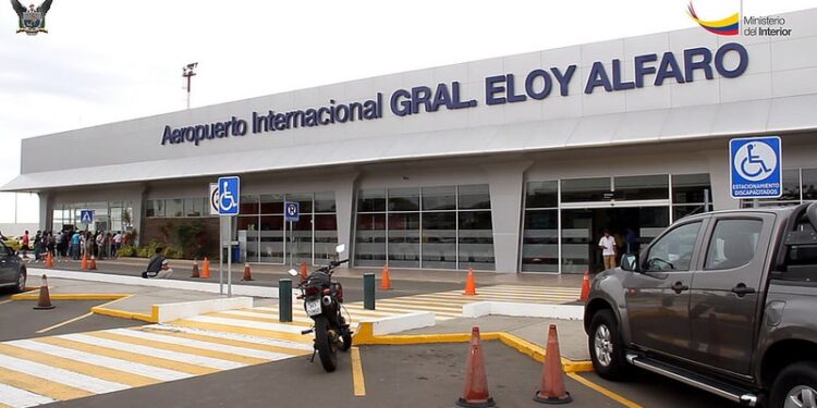 El aeropuerto internacional Eloy Alfaro, de Manta. Foto de archivo.