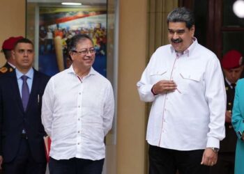 Gustavo Petro y Nicolás Maduro. Foto agencias.