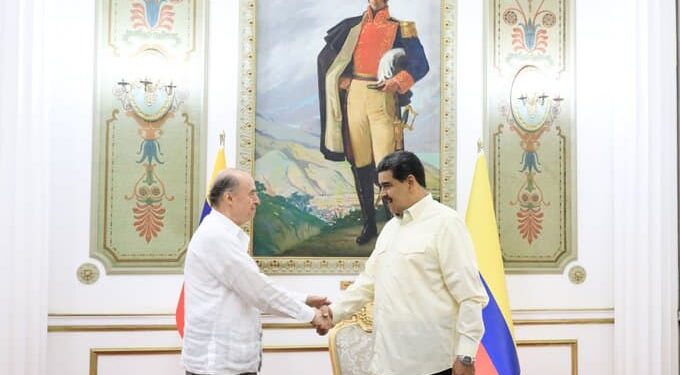 Nicolás Maduro y Álvaro Leyva Durán, canciller de Colombia. Foto @PresidencialVen