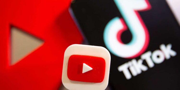 TikTok y YouTube. Foto de archivo.