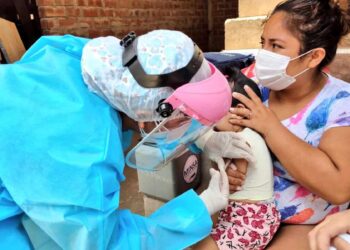 Vacunación niños difteria. Venezuela. Foto de archivo.