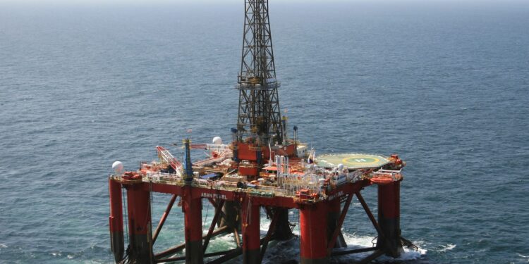 FILE PHOTO: A view of the Aban Pearl gas rig in the Caribbean sea, along the Venezuelan coast May 6, 2010. Picture taken May 6, 2010. REUTERS/PDVSA/Handout