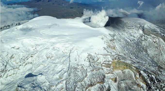 Colombia, volcán Nevado del Ruiz. Foto @sgcol