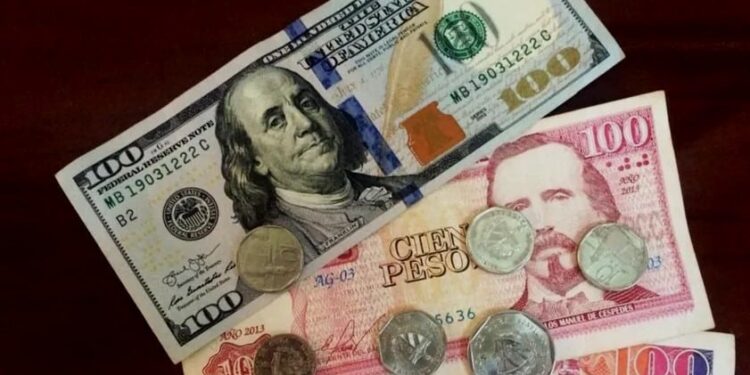 Dólar. moneda cubana. Foto de archivo.