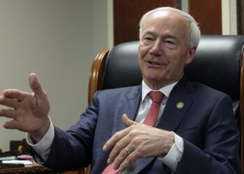 El exgobernador de Arkansas, Asa Hutchinson. Foto de archivo.