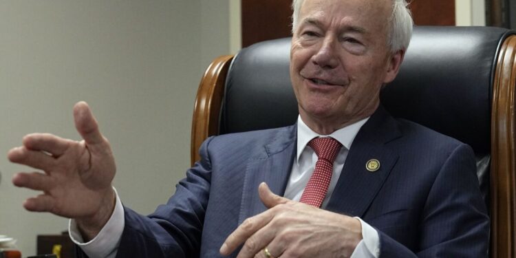 El exgobernador de Arkansas, Asa Hutchinson. Foto de archivo.